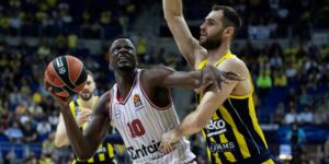 moustapha-fall-georgios-papagiannis-olympiacos-fenerbahce-euroleague-regular-season-2023-2024