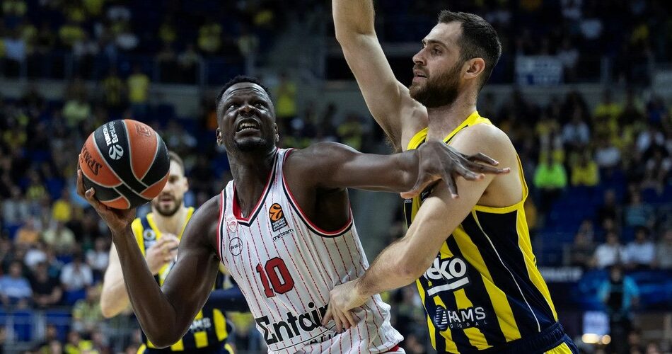 moustapha-fall-georgios-papagiannis-olympiacos-fenerbahce-euroleague-regular-season-2023-2024