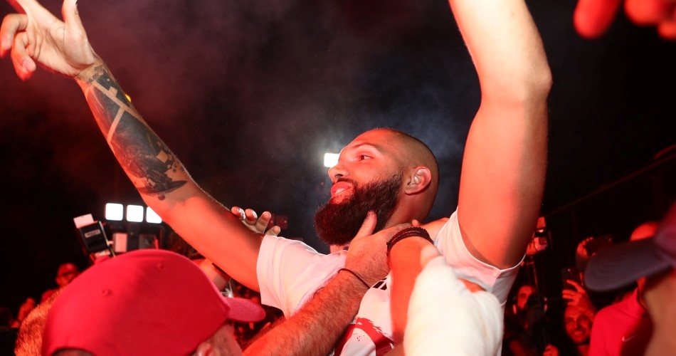 Evan-Fournier-Olympiacos-airport