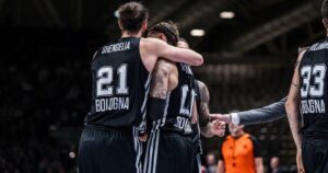 tornike-shengelia-isaia-cordinier-virtus-bologna-crvena-zvezda-euroleague-round-14