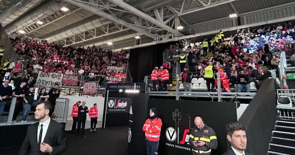 Virtus-Olympiacos-fans-Bologna