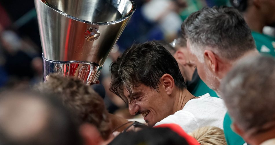 Dimitris-Giannakopoulos-EuroLeague-trophy-2024