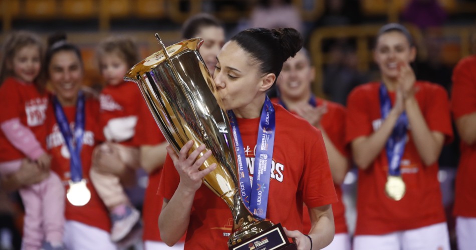 Olympiacos-Greek-Cup-2025-women-trophy