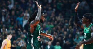Mathias-Lessort-Kendrick-Nunn-Panathinaikos-high-five