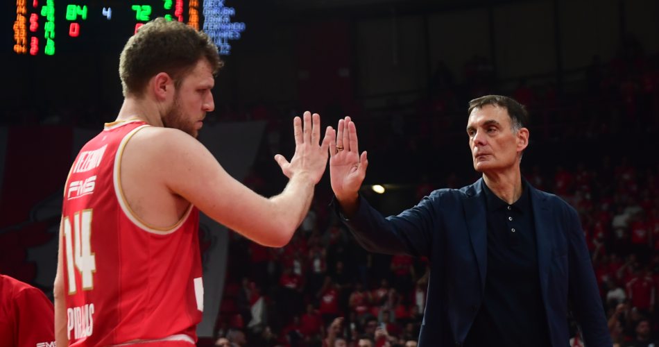 Sasha-Vezenkov-Giorgos-Bartzokas-Olympiacos-Real-Madrid-high-5