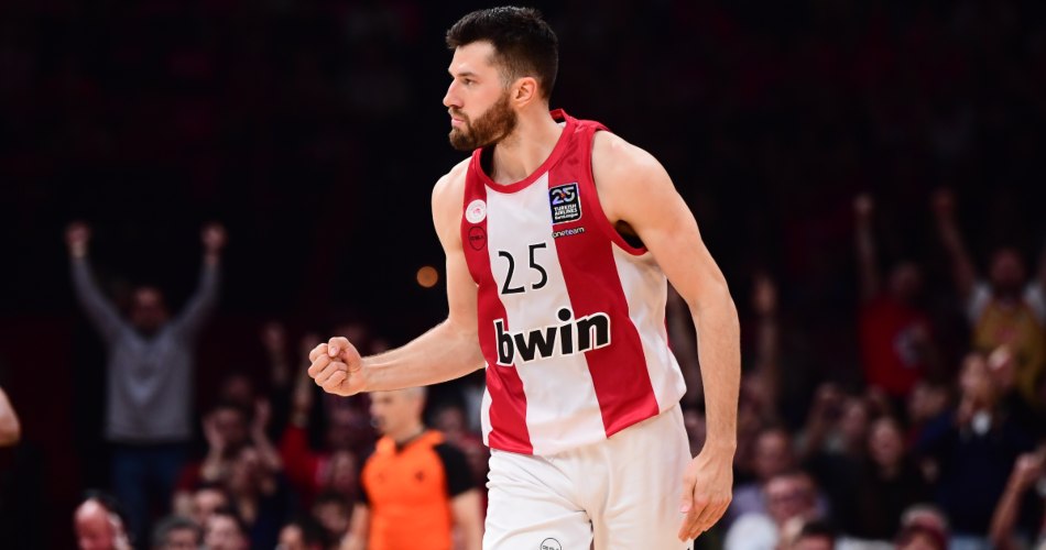 Alec-Peters-Olympiacos-hyped