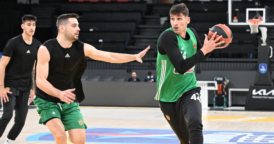 Ioannis-Papapetrou-Dinos-Mitoglou-Efes-Panathinaikos-Game-3-practice