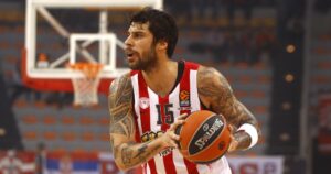 Giorgos-Printezis-Olympiacos-2017-Spalding