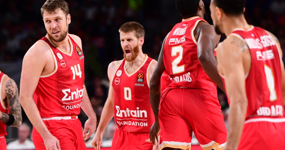 Sasha-Vezenkov-Thomas-Walkup-Real-Madrid-Olympiacos-Game-3