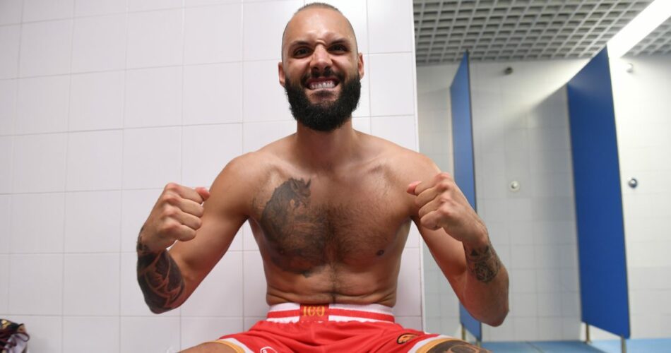 Evan-Fournier-Real-Madrid-Olympiacos-Game-4-locker-room-hyped
