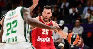 alec-peters-olympiacos