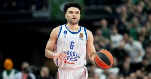 elijah-bryant-anadolu-efes-panathinaikos-euroleague-playoffs-2024-2025