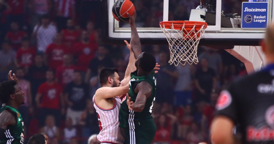 Kostas-Papanikolaou-Jerian-Grant-Olympiacos-Panathinaikos-block-Game-4