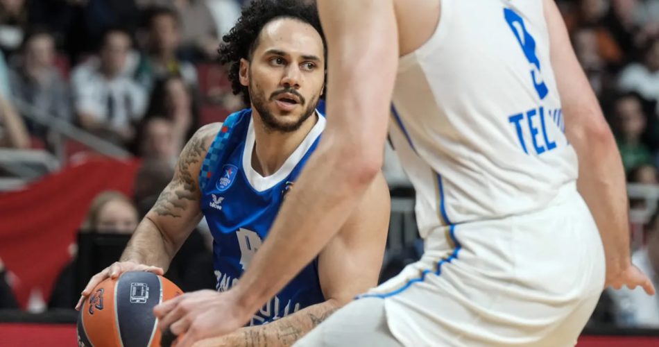 Shane-Larkin-Anadolu-Efes-EuroLeague