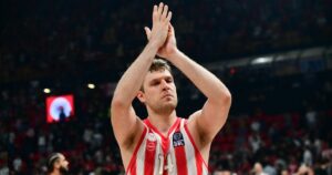 Sasha-Vezenkov-Olympiacos-Panathinaikos