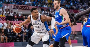 Giannis-Antetokounmpo-Greece-Italy(3)