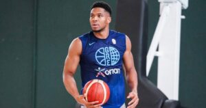 Giannis-Antetokounmpo-Greece-practice