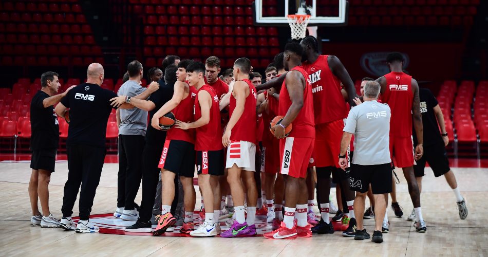 Ολυμπιακός: “Κλικ” από την “πρώτη” στο ΣΕΦ με απουσίες, αλλά και Κουμάντζε κι… Οκεκουόγεν