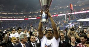 Kyle-Hines-Olympiacos-2013