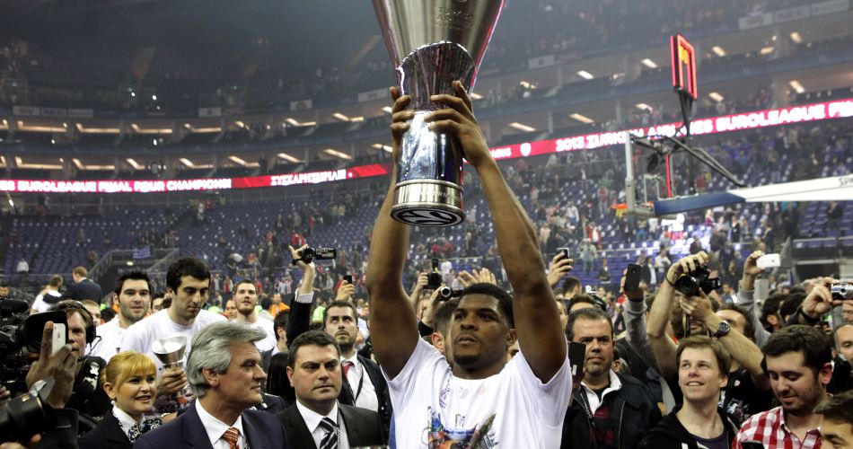 Kyle-Hines-Olympiacos-2013