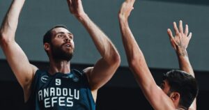 Giorgos-Papagiannis-Anadolu-Efes-preseason