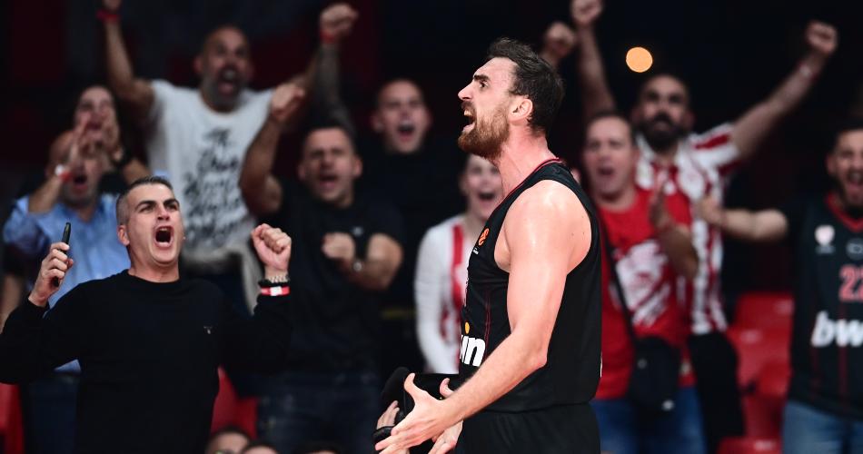 ΚΟΛΩΝΑ Μιλουτίνοφ και μηχανή double-double: “Νικήσαμε την καλύτερη ομάδα αυτή τη στιγμή στην Ευρωλίγκα”