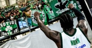 Kendrick-Nunn-fans-Virtus-Bologna-Panathinaikos-2024