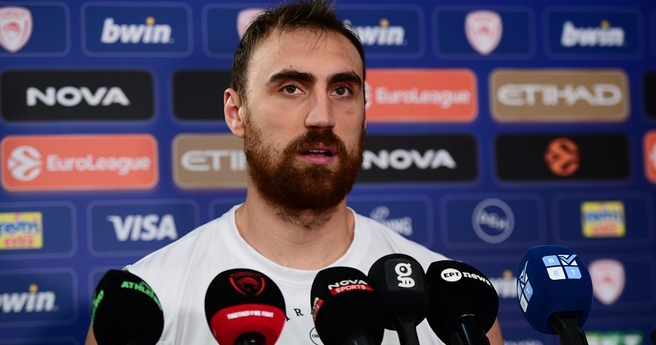 Μιλουτίνοφ: “Δεν σκέφτομαι τι συνέβη πριν μερικούς μήνες στον ημιτελικό με Μονακό”