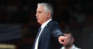 Igor-Kokoskov-Olympiacos-Anadolu-Efes