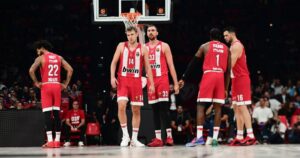 Olympiacos-Dubai-team-photo