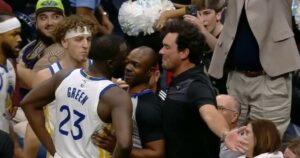 Draymond-Green-New-Orleans-Pelicans-Golden-State-Warriors-fan