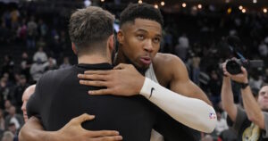 giannis-antetokounmpo-milwaukee-bucks