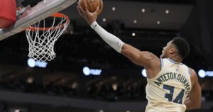 giannis-antetokounmpo-milwaukee-bucks
