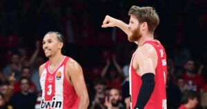 Tyson-Ward-Thomas-Walkup-Olympiacos-Paris