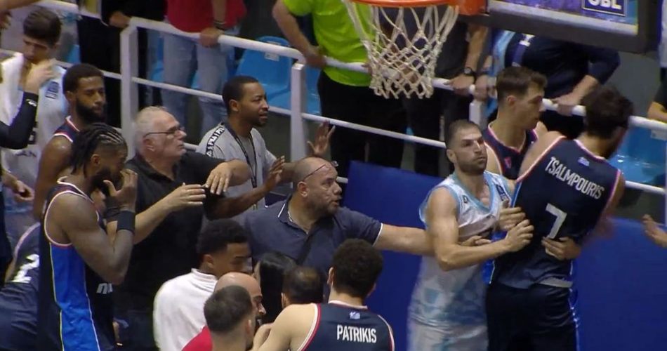 Giorgos-Tsalbouris-Kolossos-Panionios-fans