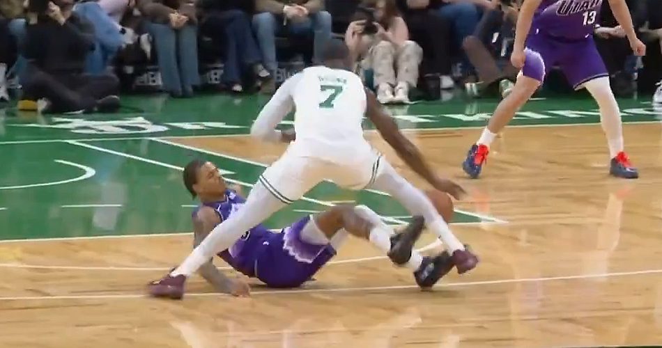 Jaylen-Brown-Celtics-Jazz-tripped-no-call-foul
