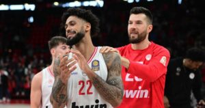 Tyler-Dorsey-Alec-Peters-Olympiacos-Kolossos