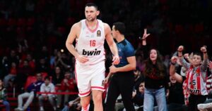 Kostas-Papanikolaou-Olympiacos-AEK