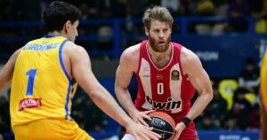 Thomas-Walkup-Peristeri-Olympiacos