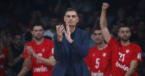 Giorgos-Bartzokas-Olympiacos-clapping