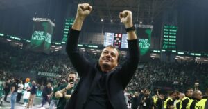 Ergin-Ataman-Panathinaikos-Hapoel-Tel-Aviv-fists