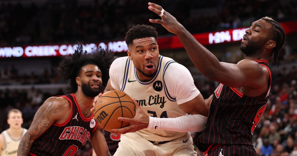 Επιστροφή Γιάννη με νίκη για Μπακς και… τσαμπουκά με Μπουλς για ένα κάρφωμα!