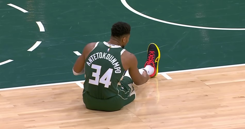 Giannis-Antetokounmpo-Milwaukee-Bucks-injured