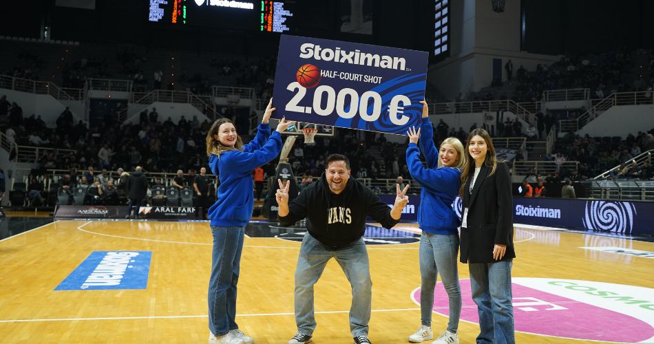 Τι Χριστούγεννα είναι αυτά! Φίλος του ΠΑΟΚ το έβαλε από το κέντρο & κέρδισε 2.000€ με το Half-Court Shot by Stoiximan!