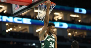 giannis-antetokounmpo-milwaukee-bucks