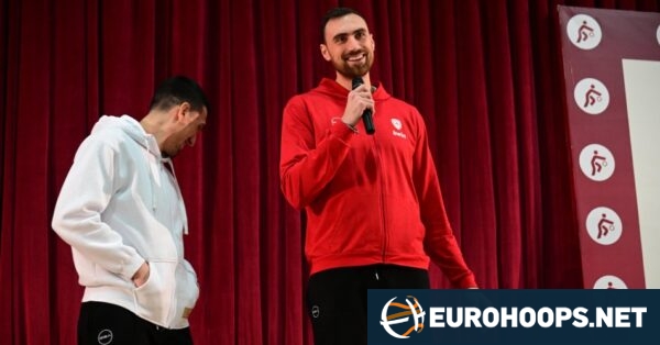 Μιλουτίνοφ: Τα άψογα ελληνικά του στην εκδήλωση της Ακαδημίας του Ολυμπιακού (video)