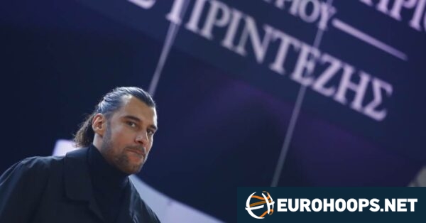 ΓΙΩΡΓΟΣ ΠΡΙΝΤΕΖΗΣ κι επίσημα το κλειστό Αγίου Δημητρίου: Παρόντες στην τελετή οι Αγγελόπουλοι