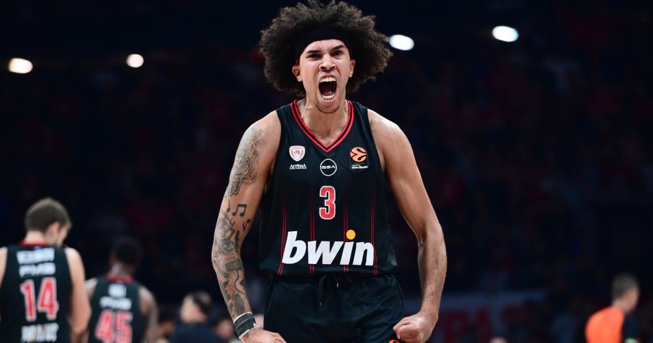 ward celebration olympiacos bayern