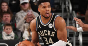 giannis-antetokounmpo-milwaukee-bucks