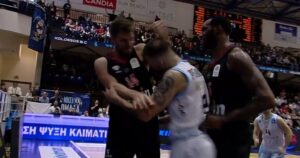 Sasha-Vezenkov-Antonis-Petropoulos-Kolossos-Olympiacos-brawl